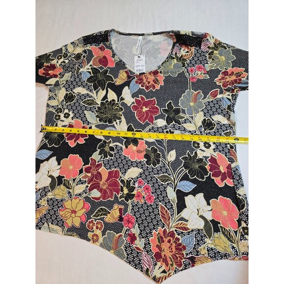 Floral V-Neck Tunic Top With Bell Sleeves & Lace Accents Size 2X New - Picture 11 of 15